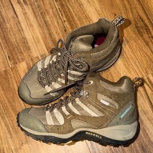 Merrell women ladies hiking boot 8.5 
Olive Brown Mid Height waterproof hiking